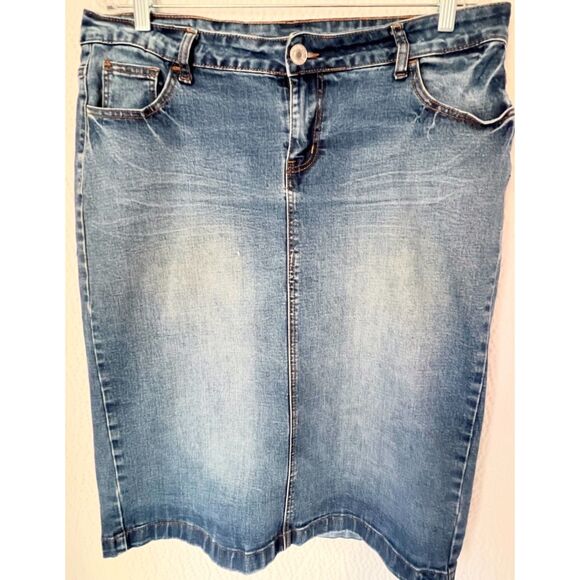 Be-girl Dresses & Skirts - Be-girl Classic Denim Midi Skirt. Size XL.